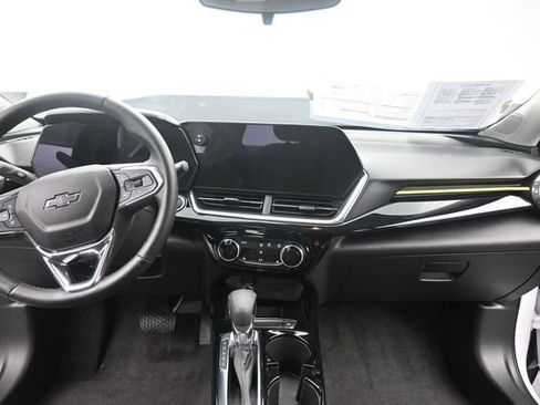 Used 2025 Chevrolet Trax ACTIV FWD image 23