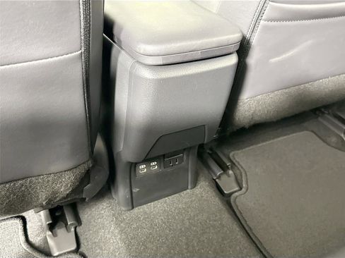 Used 2025 Toyota Prius Plug-In Hybrid image 40