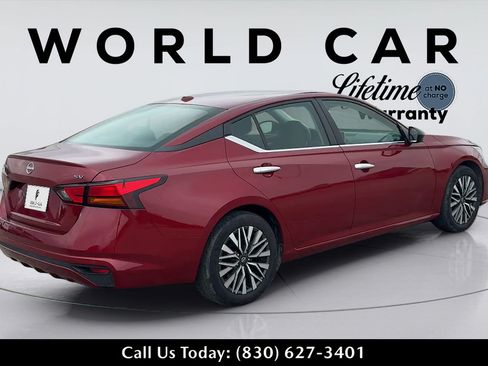 Used 2024 Nissan Altima 2.5 SV FWD image 7