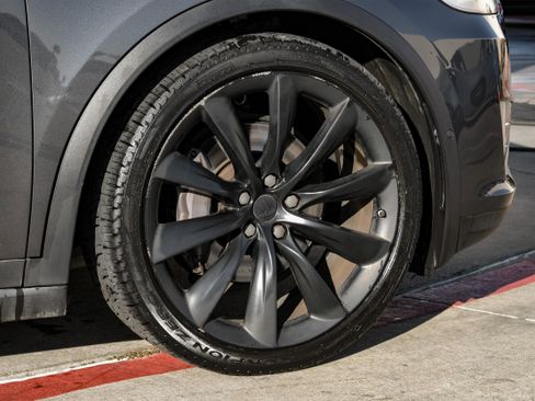 Used 2018 Tesla Model X 75D image 62