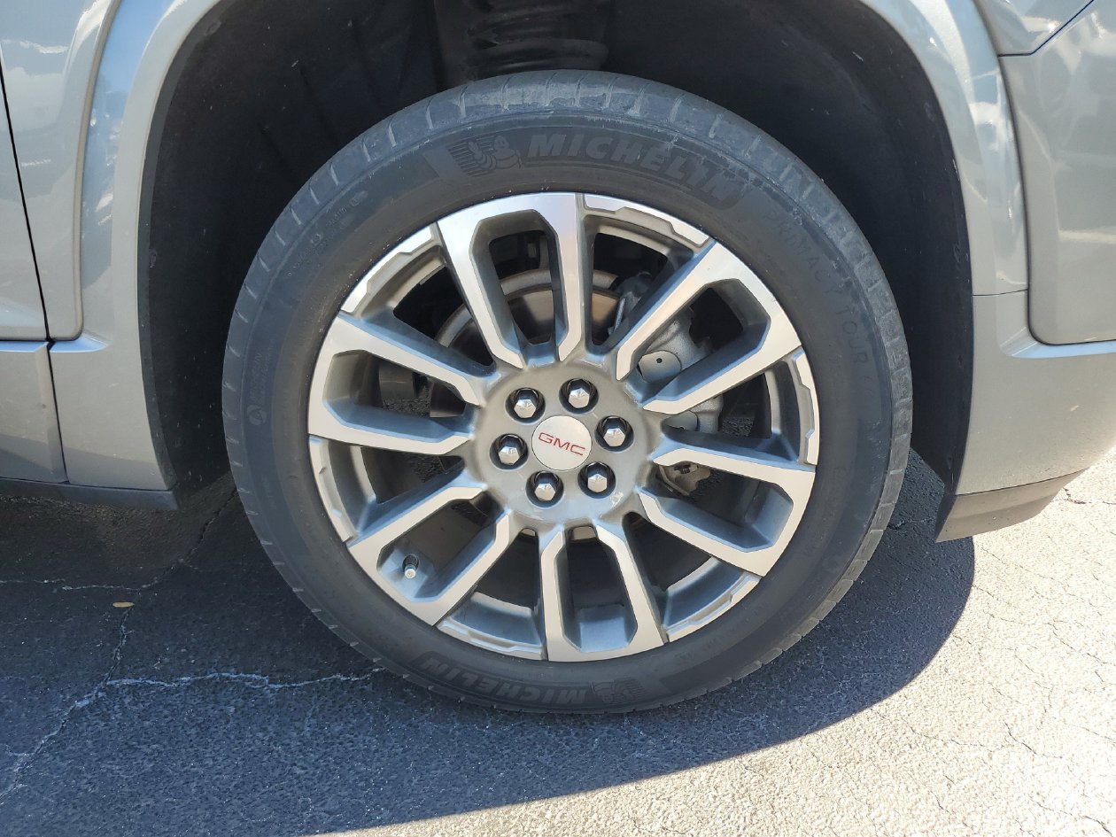 Used 2023 GMC Acadia Denali w/ Denali Ultimate Package FWD image 5
