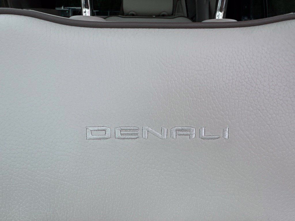 Used 2022 GMC Yukon Denali AWD/4WD image 30