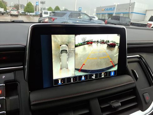 Used 2024 Chevrolet Suburban RST w/ Luxury Package image 15