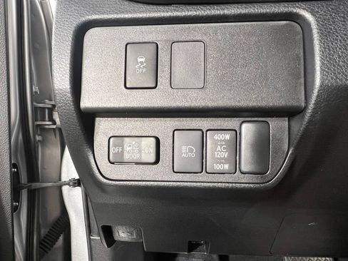 Used 2020 Toyota Tacoma TRD Sport w/ TRD Premium Sport Package AWD/4WD image 29