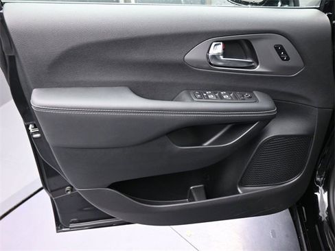 New 2026 Chrysler Pacifica Select image 38