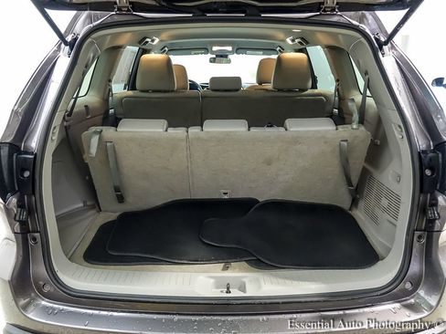 Used 2019 Toyota Highlander LE AWD/4WD image 21