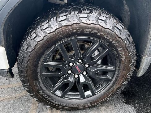 Used 2024 GMC Sierra 1500 AT4 w/ Technology Package image 9