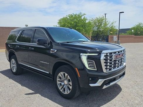 Used 2026 GMC Yukon Denali w/ Sun & Power Step Package AWD/4WD image 3