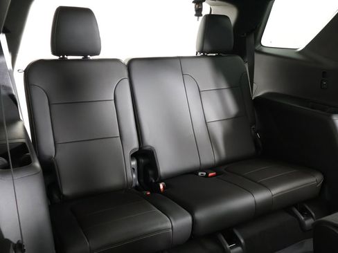 Used 2023 Chevrolet Traverse Premier AWD/4WD image 43