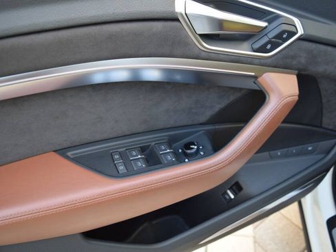 Used 2019 Audi e-tron Prestige w/ Prestige Package AWD/4WD image 73