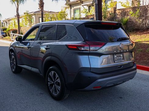 Used 2023 Nissan Rogue SV image 5