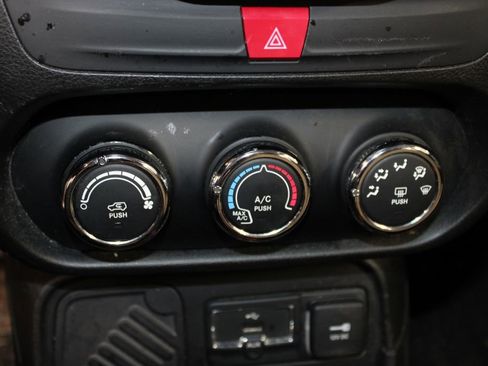 Used 2017 Jeep Renegade Sport w/ Power & Air Group FWD image 28