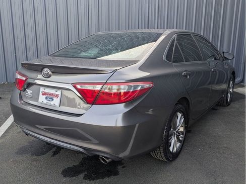 Used 2017 Toyota Camry SE image 6
