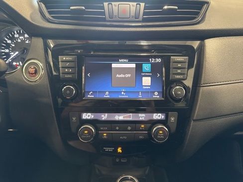 Used 2018 Nissan Rogue SV AWD/4WD image 26