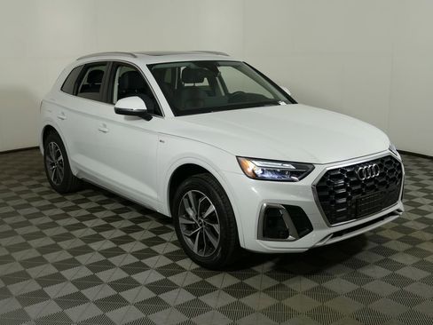 Used 2023 Audi Q5 2.0T Premium w/ Convenience Package AWD/4WD image 1