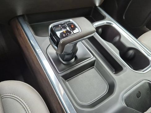 Used 2024 GMC Sierra 1500 SLT w/ SLT Premium Plus Package AWD/4WD image 18