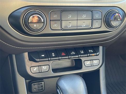 Certified 2022 GMC Canyon Denali image 21