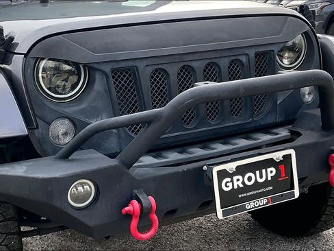 Used 2014 Jeep Wrangler Unlimited Sahara w/ Connectivity Group image 30