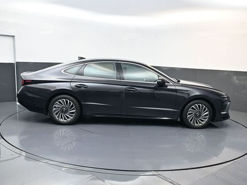 Certified 2025 Hyundai Sonata SEL image 3