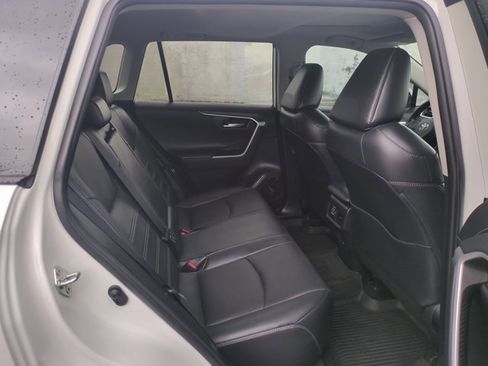 Used 2021 Toyota RAV4 Limited image 28