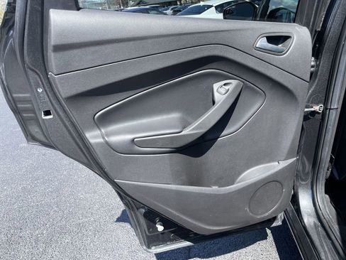 Used 2019 Ford Escape SE image 21