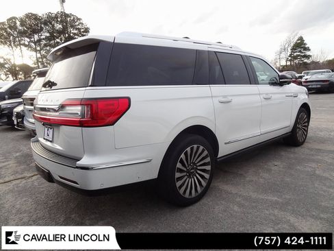 Used 2021 Lincoln Navigator L Reserve w/ Luxury Package image 3
