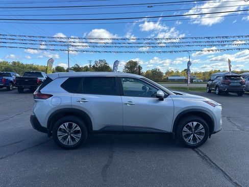 Used 2023 Nissan Rogue SV image 6