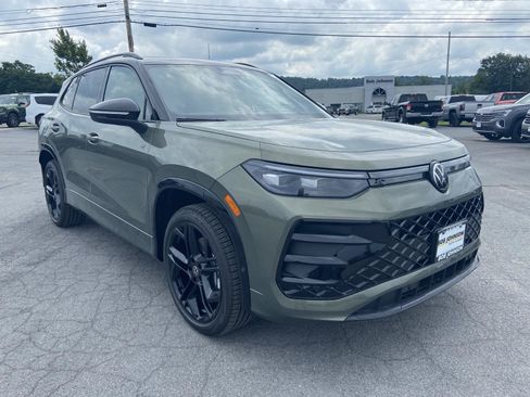 New 2026 Volkswagen Tiguan SE R-Line AWD/4WD image 1