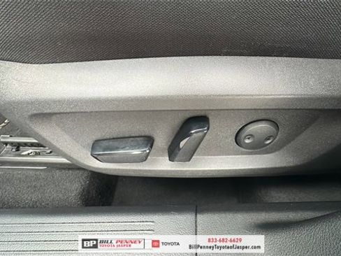 Used 2021 Nissan Rogue SV image 16