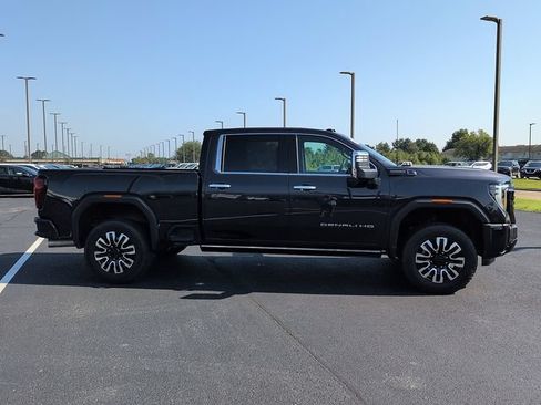 Used 2025 GMC Sierra 3500 Denali Ultimate AWD/4WD image 8