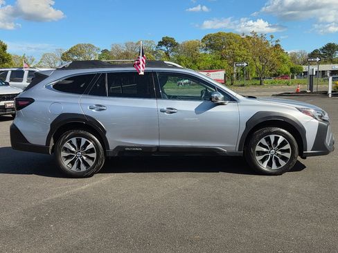 Used 2024 Subaru Outback Touring XT AWD/4WD image 3