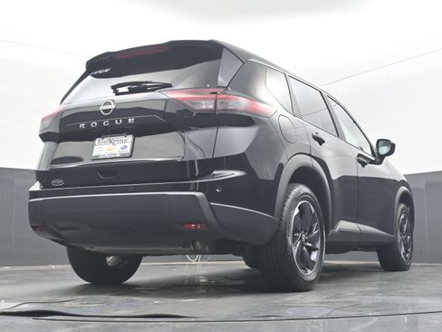 Used 2025 Nissan Rogue SV FWD image 25