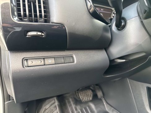 Used 2023 Nissan Pathfinder SV image 35