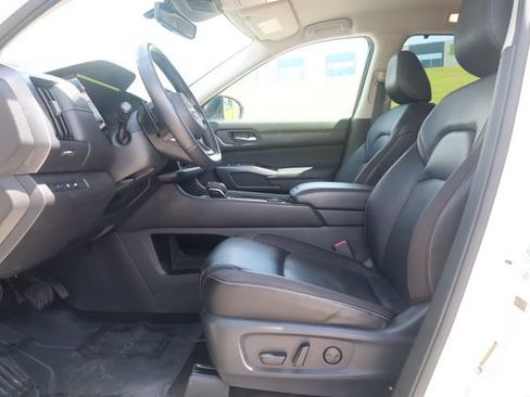 Used 2023 Nissan Pathfinder SL w/ Lighting Package (N92) AWD/4WD image 16