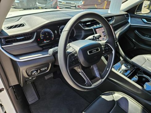 Used 2023 Jeep Grand Cherokee Limited w/ Luxury Tech Group II AWD/4WD image 24