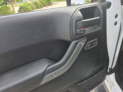 Used 2016 Jeep Wrangler Sport AWD/4WD image 9