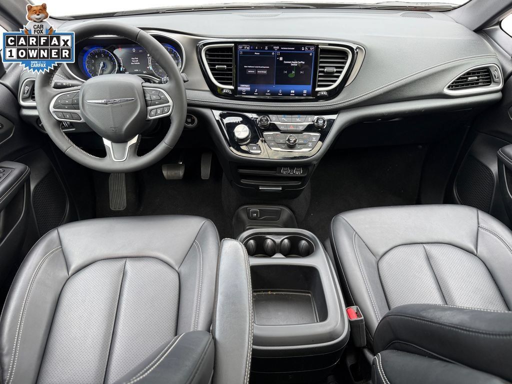 Used 2025 Chrysler Pacifica Select AWD/4WD image 11