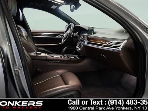 Used 2020 BMW 740i w/ M Sport Package RWD image 55
