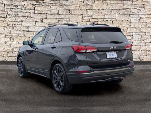 Used 2022 Chevrolet Equinox RS w/ Infotainment Package image 7