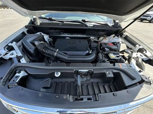 Certified 2023 GMC Acadia SLE w/ Driver Convenience Package FWD image 28