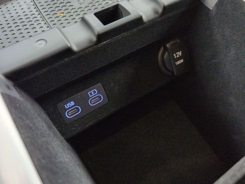 Used 2026 Genesis GV70 2.5T Advanced image 33