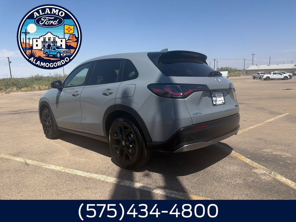 Used 2025 Honda HR-V Sport image 3