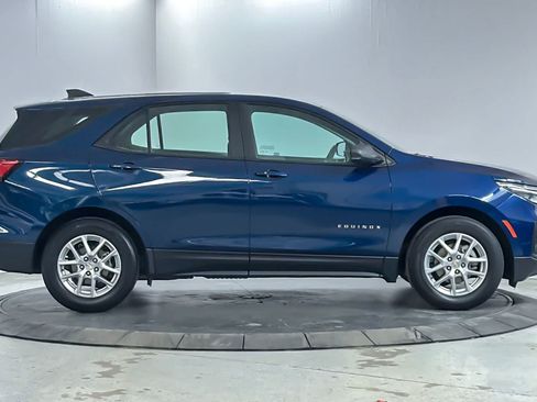 Used 2023 Chevrolet Equinox LS FWD image 8