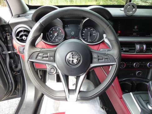 Used 2018 Alfa Romeo Stelvio Sport w/ Quick Order Package 22J Sport AWD/4WD image 27