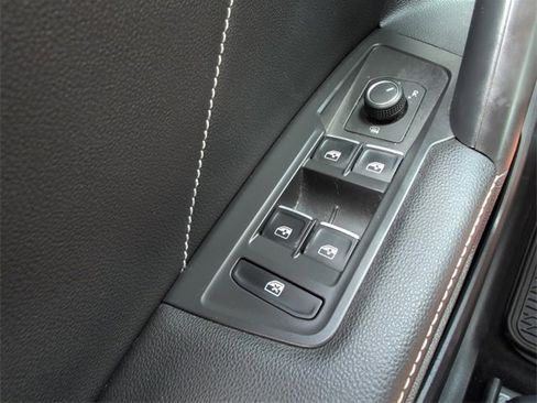 Certified 2023 Volkswagen Tiguan SE image 32