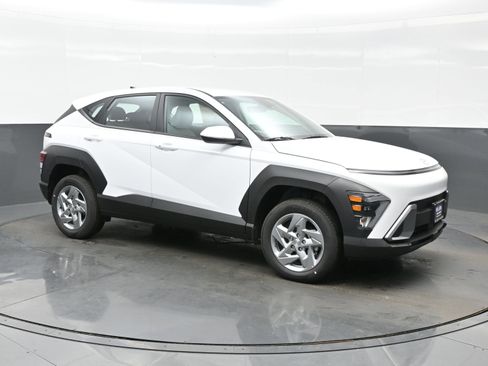 Certified 2026 Hyundai Kona SE image 8