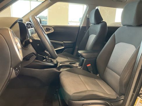 Used 2022 Kia Soul LX w/ Technology Package image 10