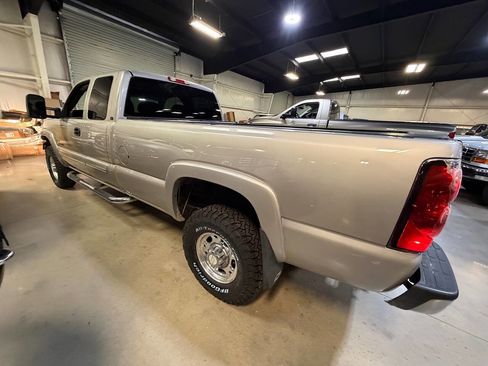 Used 2006 Chevrolet Silverado 2500 LT w/ Skid Plate Package AWD/4WD image 5