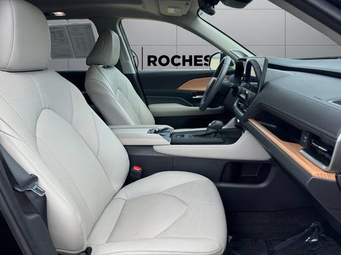 Certified 2024 Toyota Grand Highlander AWD image 17