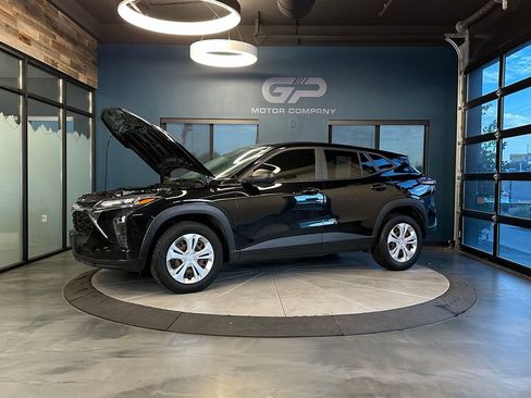 Used 2024 Chevrolet Trax LS FWD image 21